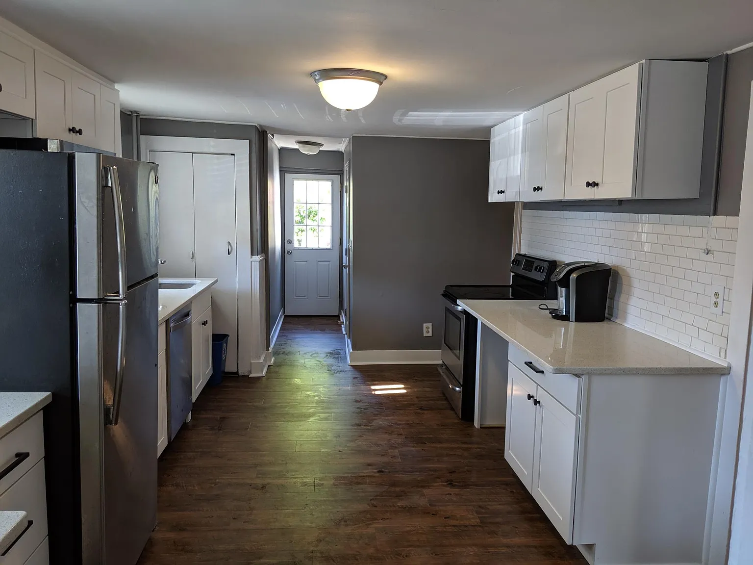 5 bed, 2000 sqft, $3,900 — Photo 2