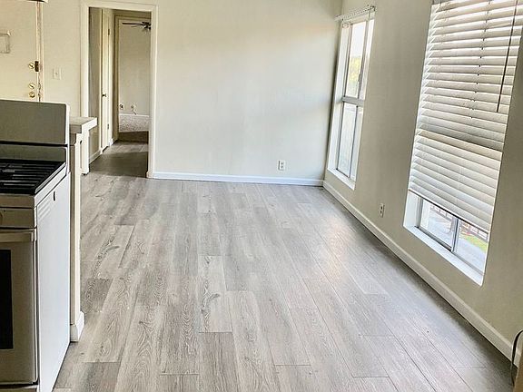 3rd image of 18550 Prairie St APT 11