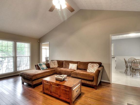 3rd image of 4963 Olde Mill Dr