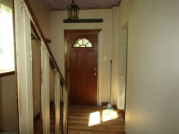5th image of 209 Park St