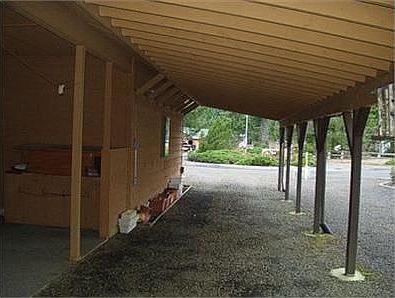 3rd image of 190 N Mount Noyes Way