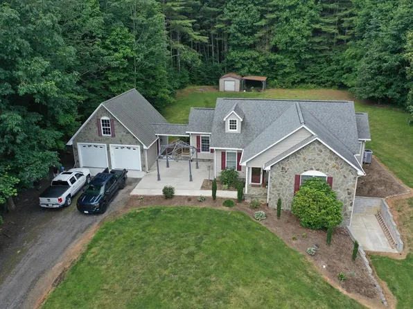 587-587 Hayfield Rd, Hillsville, VA 24343