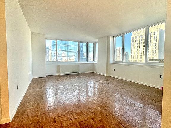 3rd image of 350 W 43rd St APT 40D