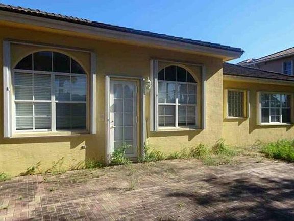 2nd image of 6944 NW 113th Pl