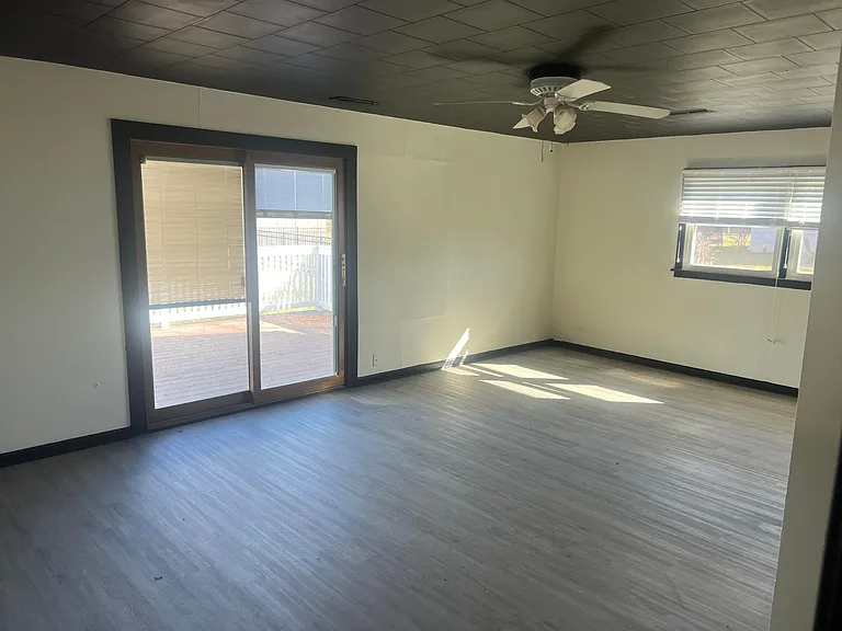 18351 Oak Park Ave — Photo 5
