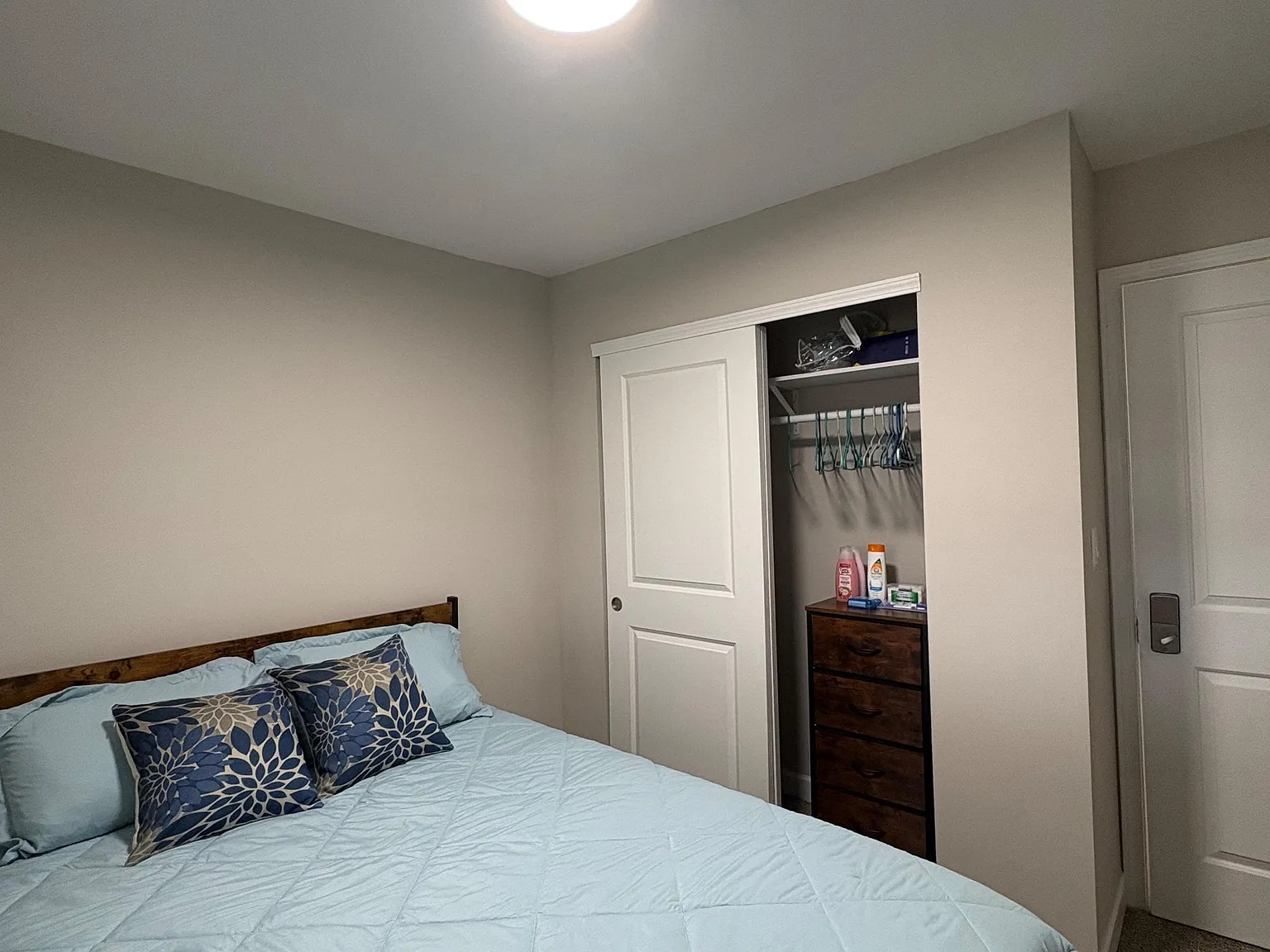 3 bed, 1.0 bath, 1000 sqft, $1,364 — Photo 2