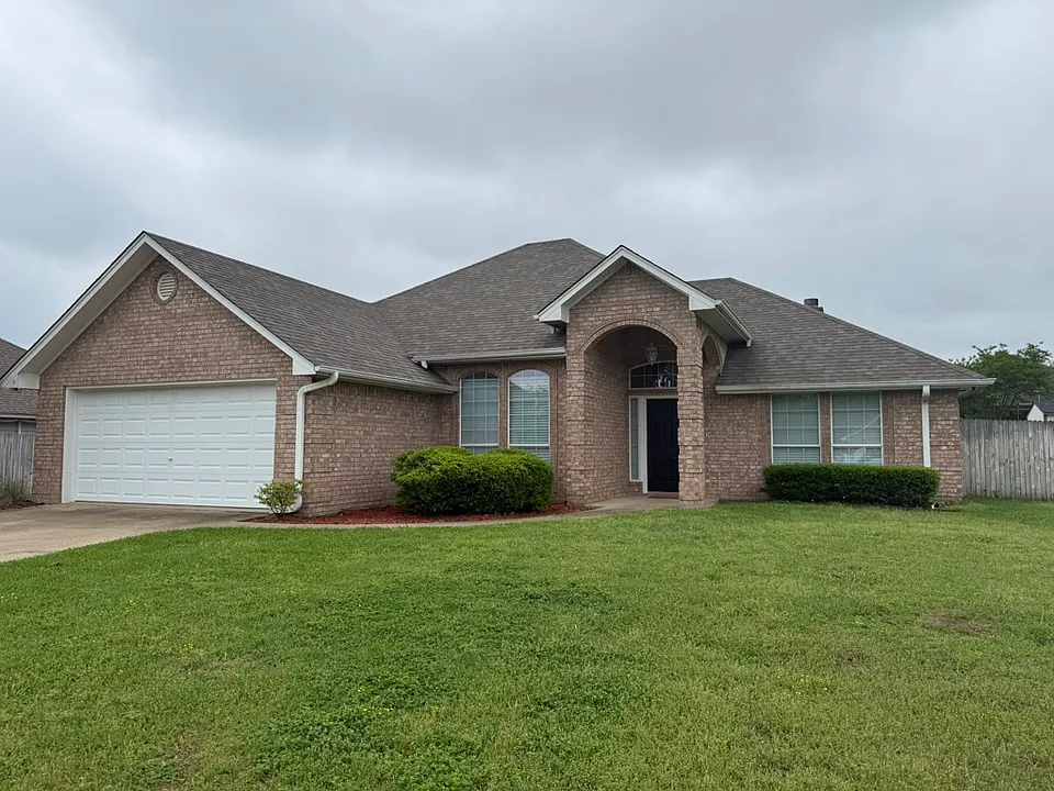 1818 Waterton Cir