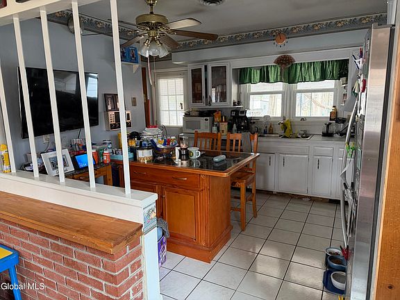 2nd image of 166 Vly Road