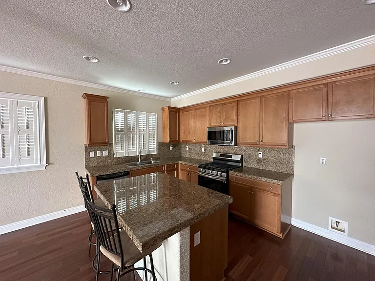 3075 Summer Breeze Ave — Photo 4