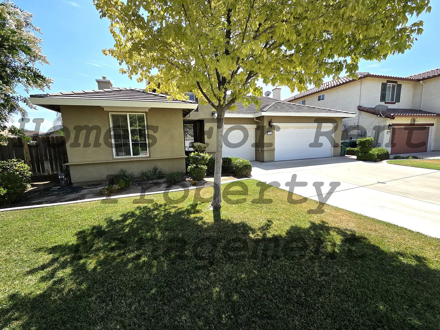 Large 3 Bedroom 3 Bath Home — Photo 1