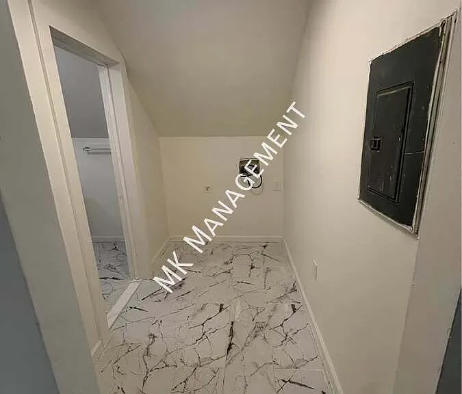 639 E Locust St #5 — Photo 16