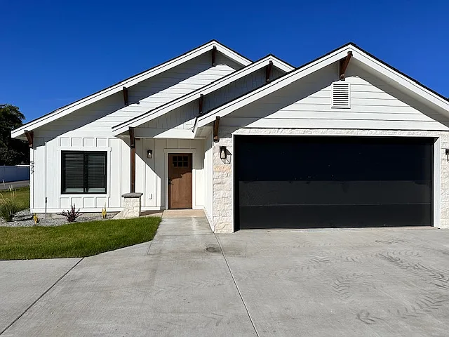 4 bed, 1800 sqft, $2,700 — Photo 2