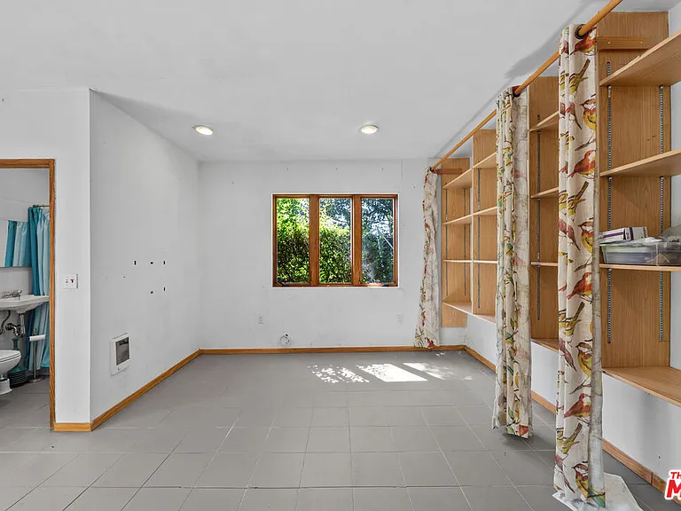 2569 Patricia Ave — Photo 43