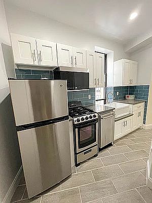3rd image of 34 Watts St APT 23