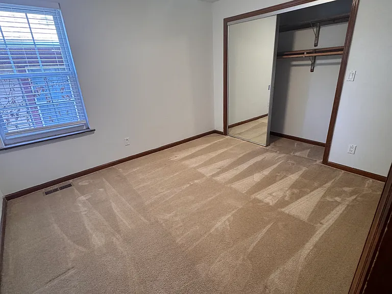 210 E 40th St #17 — Photo 16