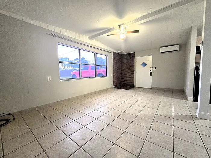 919 Columbia Ave — Photo 4
