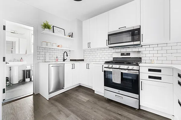 Rented by REAL New York | media 5