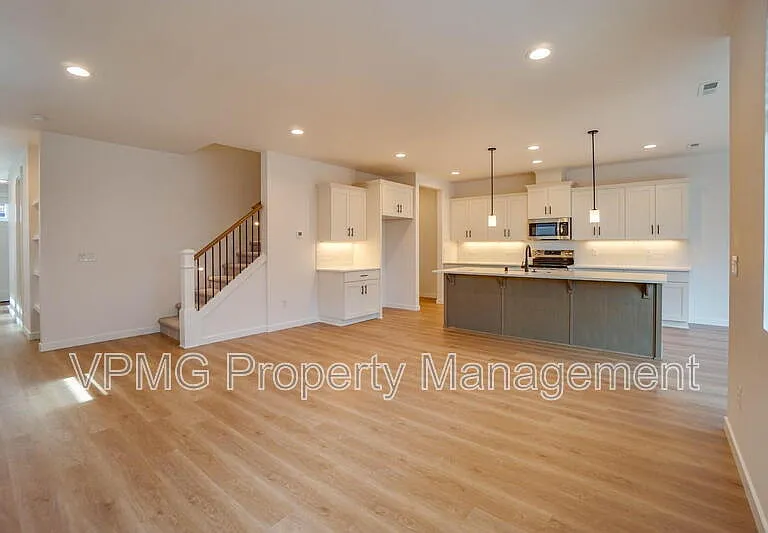 1605 NE 180th Ave — Photo 4
