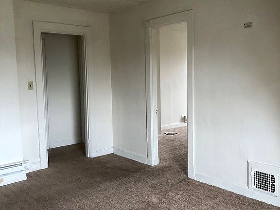 5th image of 341 Forest Ave APT 4