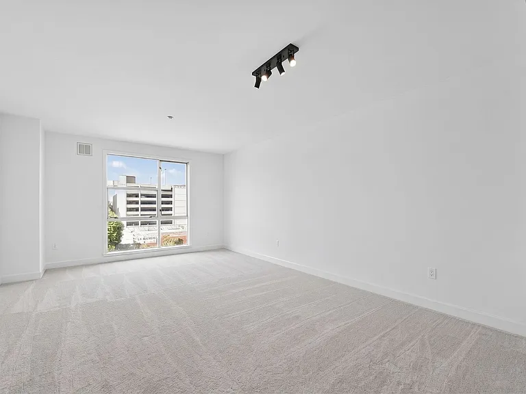 585 9th St #425 — Photo 2
