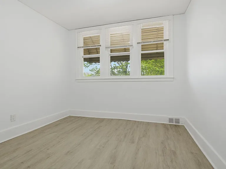 5045 Fairview St — Photo 11
