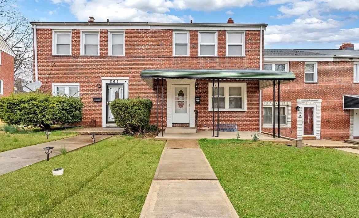 3 bed, 1375 sqft, $2,300 — Photo 1