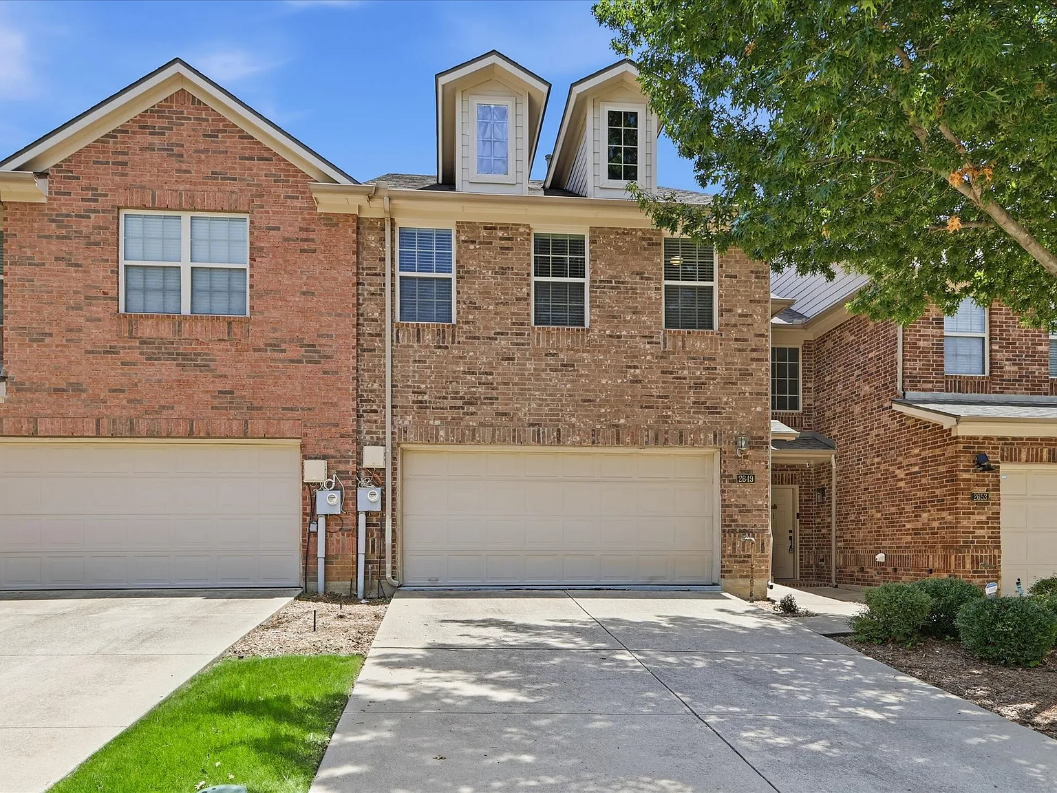 3 bed, 1937 sqft, $2,650 — Photo 2