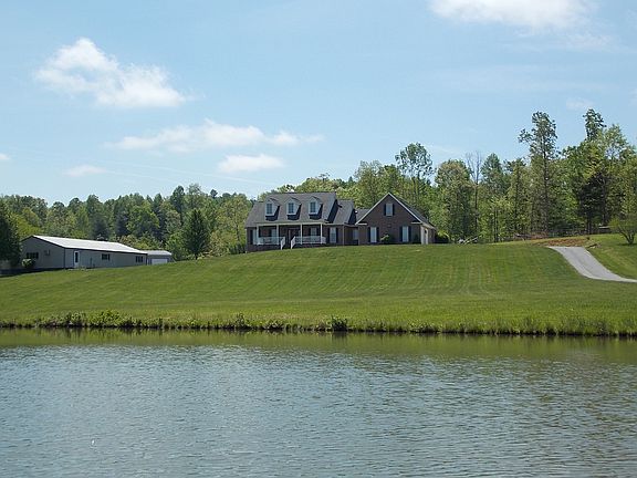 3rd image of 200 Sunny Cove Ct