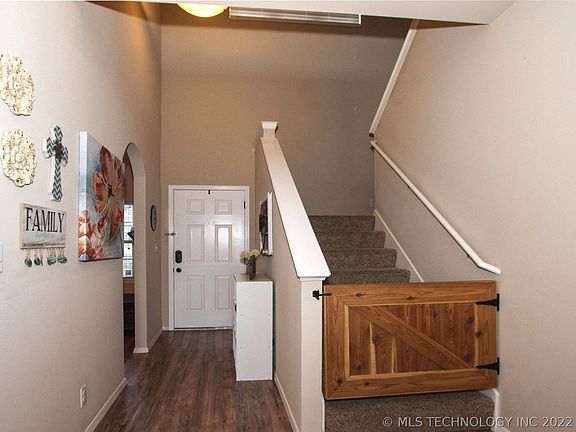 2nd image of 1300 E Panther Ln