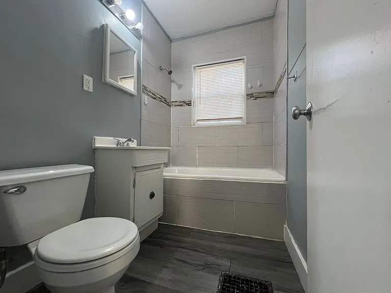 2415 E 67th Ter — Photo 11