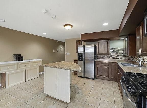 4th image of 1650 W Warren Blvd #G