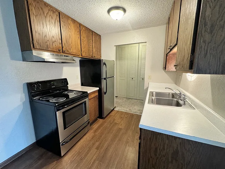 956 Place Apartments — Photo 5