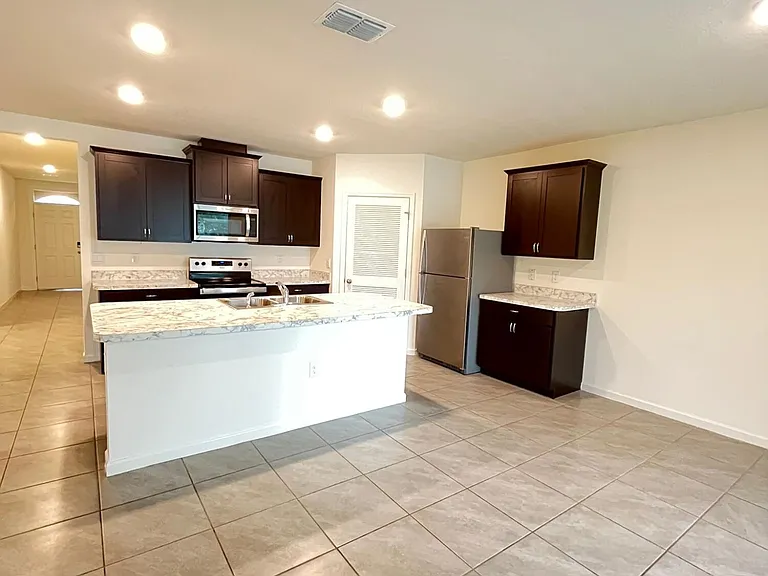 1570 San Filippo Dr SE — Photo 5