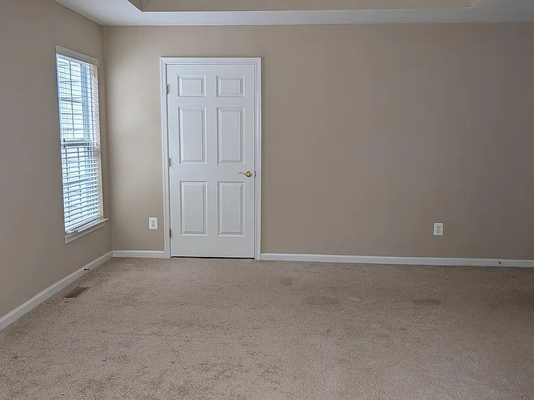 44476 Livonia Ter — Photo 12