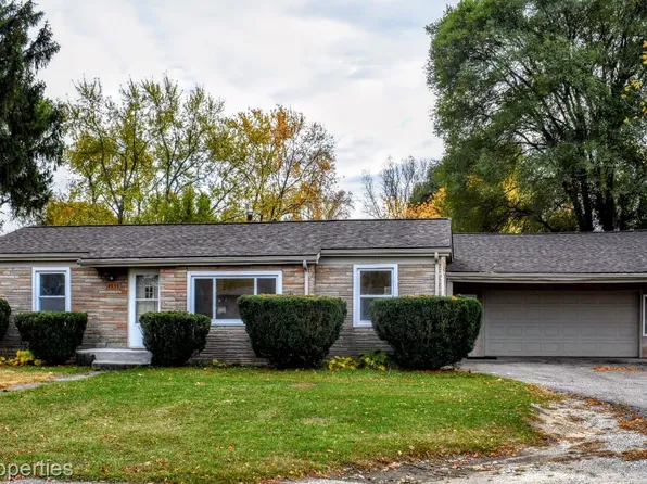 4935 Pontiac Lake Rd, Waterford, MI 48328