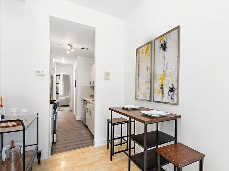 228 Montgomery St #4 — Photo 4
