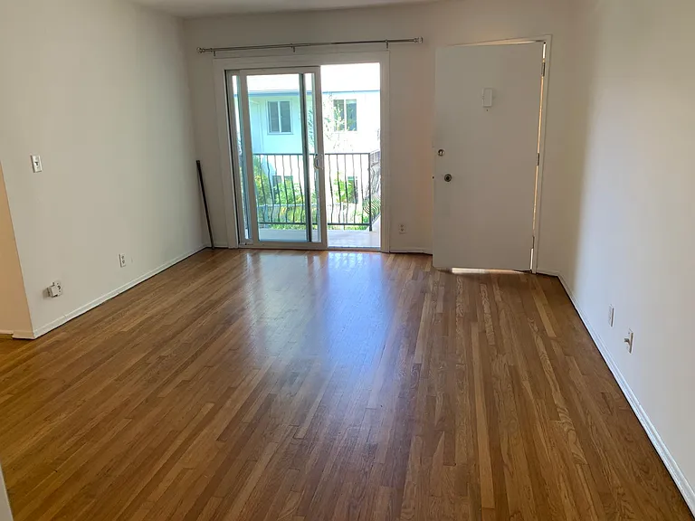 1138 S La Cienega Blvd #9 — Photo 14