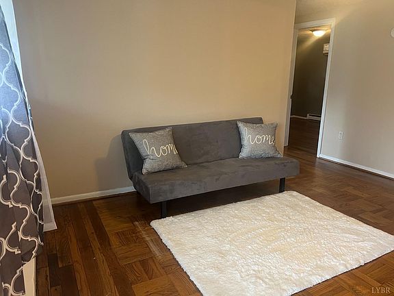 3rd image of 403 Alta Ln