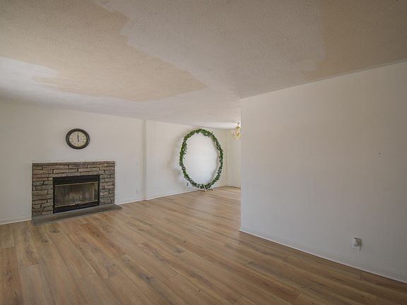 3rd image of 617 Rain St