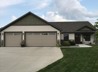 1805 Amblewood Ct, Saint Cloud, MN 56303