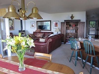 5th image of 382 E Pointes Dr E