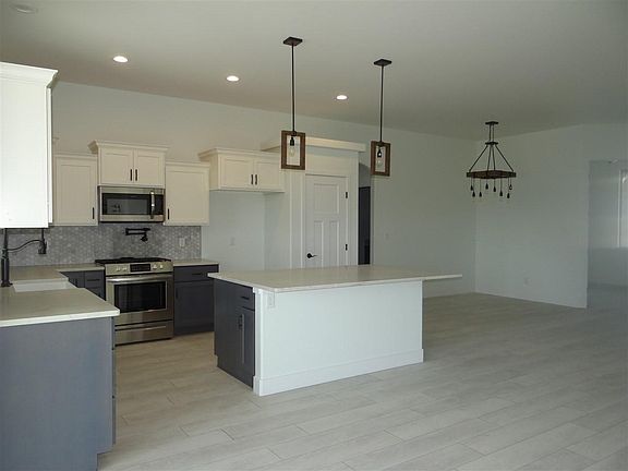 3rd image of 1743 Stremel Creek Ct