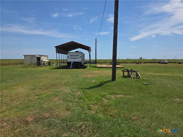 167 Coral Ln, Palacios, TX 77465