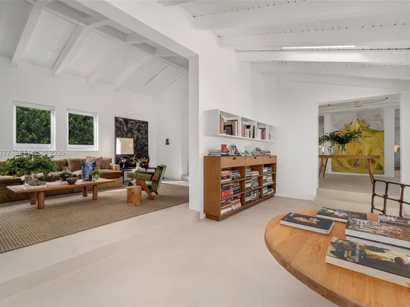 3325 Pine Tree Dr, Miami Beach, FL 33140