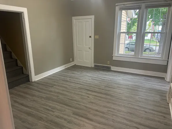 1344 Prescott St #B, Marinette, WI 54143