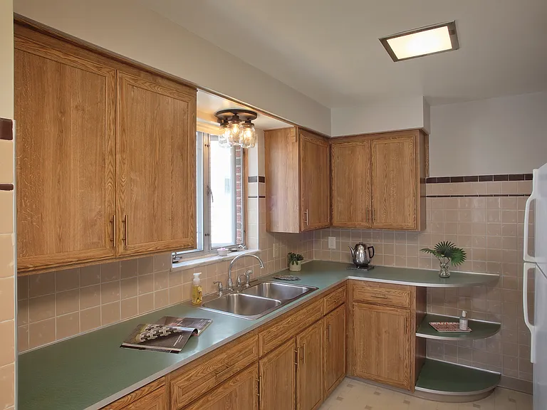 2186 Chesterland Ave — Photo 11