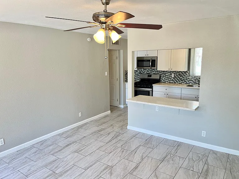 710 W 5th St #A — Photo 16
