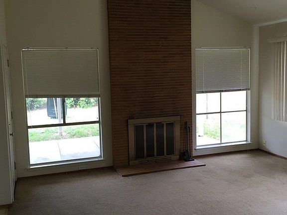 3rd image of 7105 Rollingwood Blvd