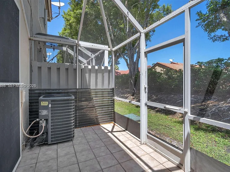 800 Sorrento Dr #2 — Photo 29