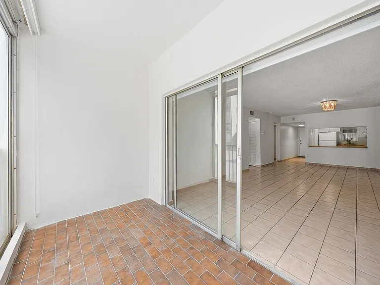 305 W 68th St #206 — Photo 14